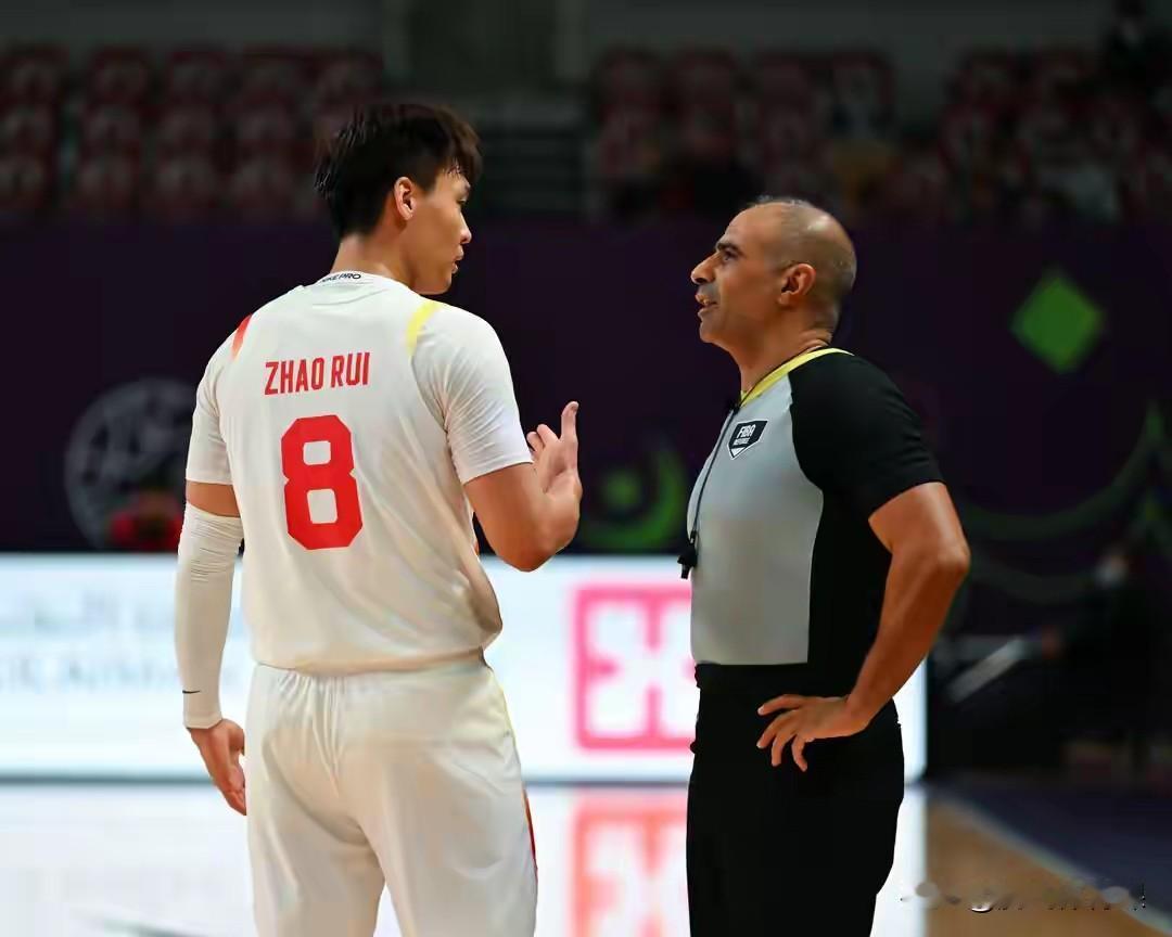 媒体人:男篮客场战中华台北队，郭仕强或进行阵容调整。中国男篮客场87:80逆