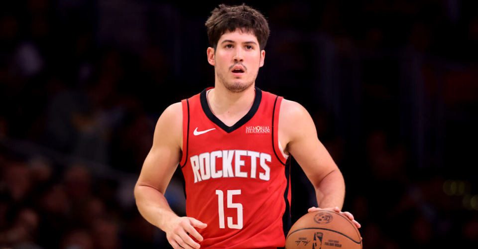 最近关于火箭队想要引进一位控球后卫的流言传播的很快。不过据记者JakeFis