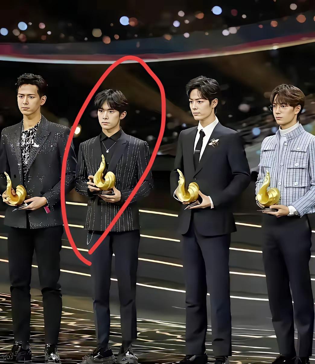 易烊千玺拿金鸡奖那天，朋友圈被刷爆了。有人说他运气好，有人说他赶上了好剧本，但没