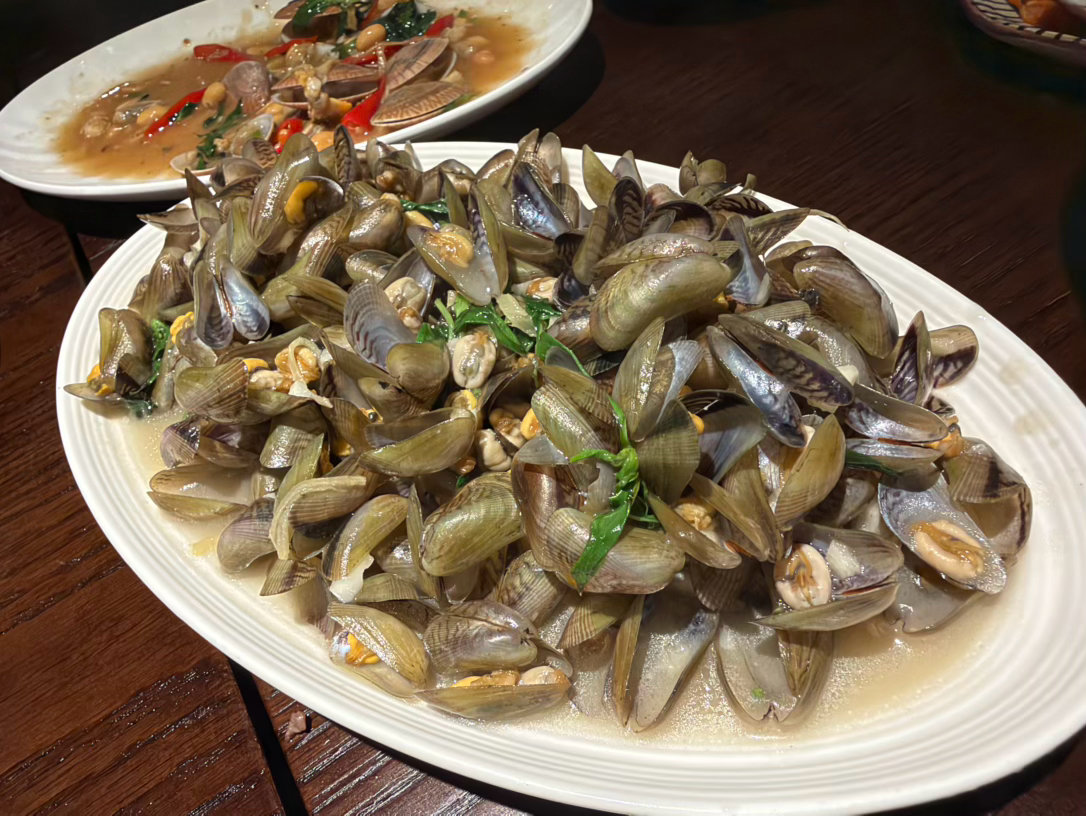 去一趟南京回来变饕餮了以前四个人四个菜现在四个人七个菜​​​