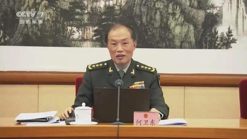 何卫东倒在“野心贪心偏心”上，他是“人心不足蛇吞象”17日，国防部发言人发布