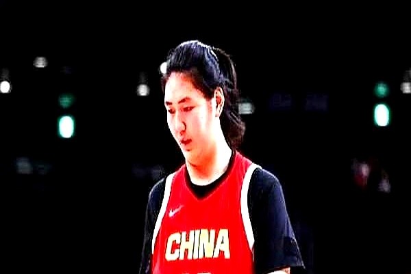 都在骂队友不给张子宇传球，但这锅真轮不到她们背。按宫鲁鸣原计划，她这次只是来“见世面”的。平时她经常