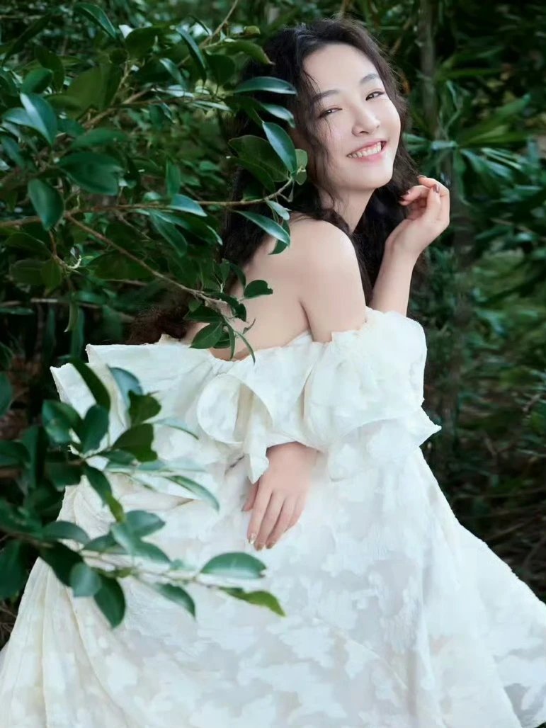 吴倩自曝哺乳一年断奶比孕前瘦十斤最近网传吴倩要和张雨剑复婚、准备生二胎，看得人一