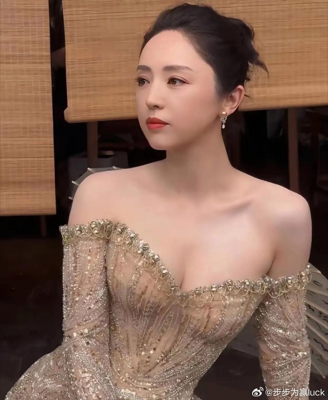 这是哪一位明星，有人知道吗？珠圆润滑。财经﻿股票﻿﻿