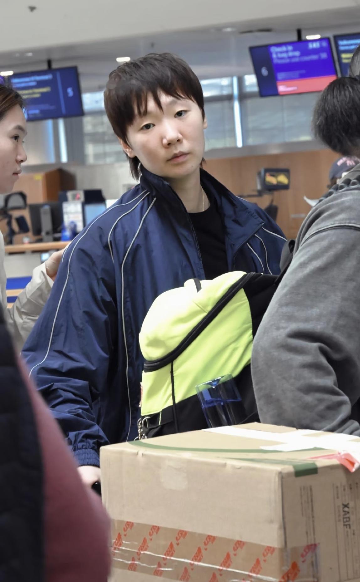 WTT瑞典大满贯赛程全部结束，获得女单冠军的王曼昱刚刚从酒店出发到达机场，准备开