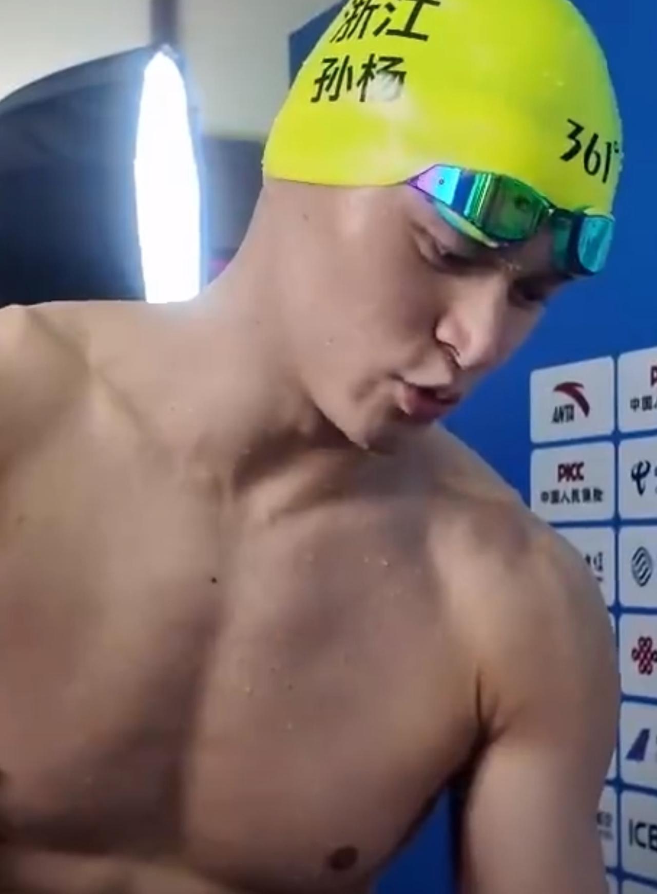 孙杨犯规被取消游泳成绩，接受媒体采访的时候心态都崩了。确实，隔了这么多年，好不