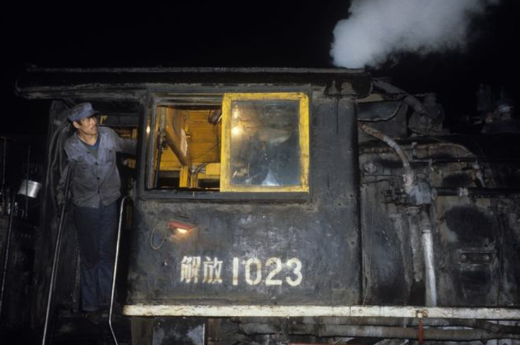 走，上班去！（1984年的老照片） 