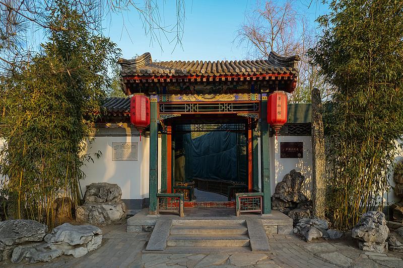 小说《红楼梦》里，贾政也觉得大观园内的潇湘馆最好，在月下读书不枉此生，但是我看起