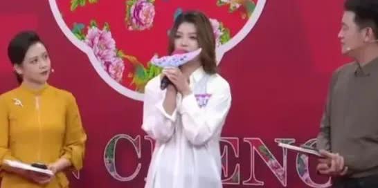 某相亲活动上，女子非常自信的道，爱情就是要相敬如宾，我很注重礼仪，你愿意花50万