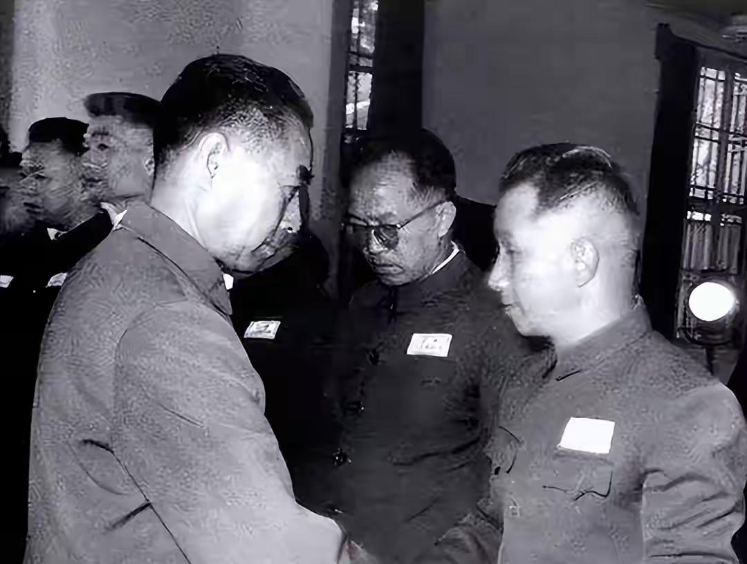 他是建国初地位最高的开国大将：实权超粟裕，与八元帅并列主席团话说新中国成立那