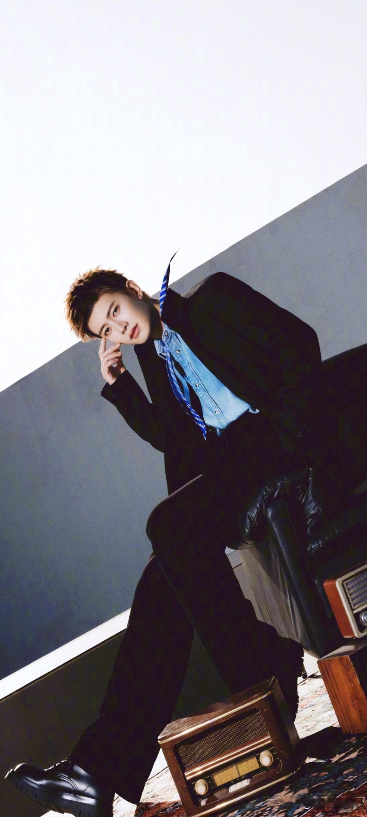 就任嘉伦这状态[墨镜][墨镜][墨镜]他说他37岁了你们相信吗反正我是不相