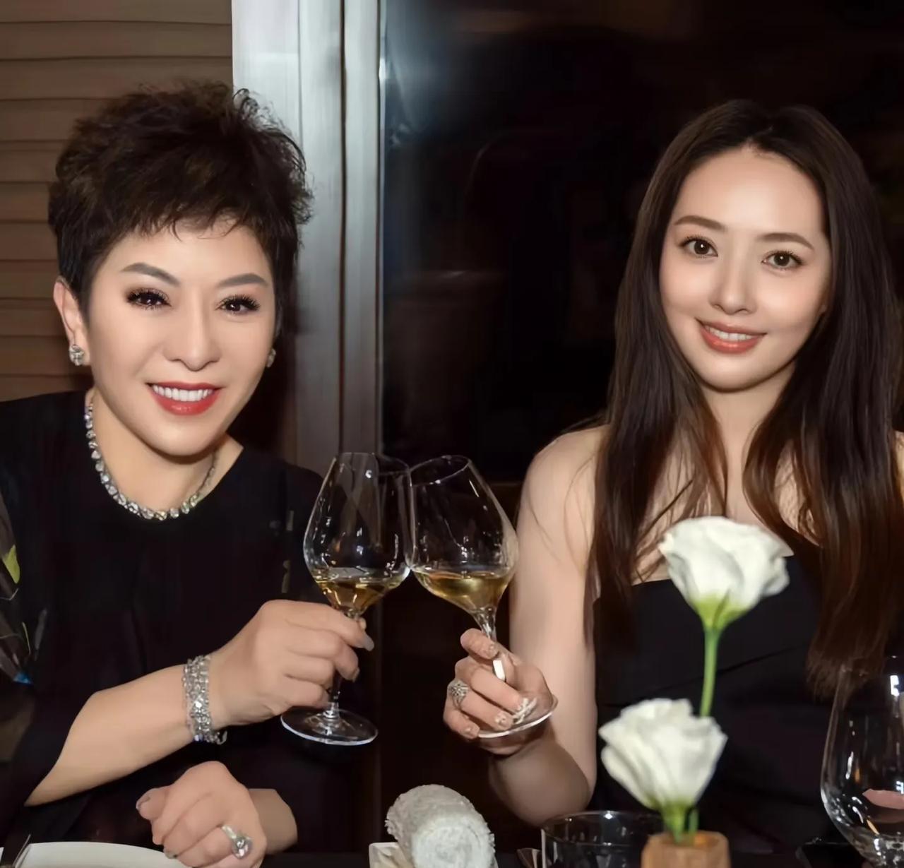 郭碧婷真的是人生赢家，找到了天底下最好的婆婆。给郭碧婷买labubu就算了，向