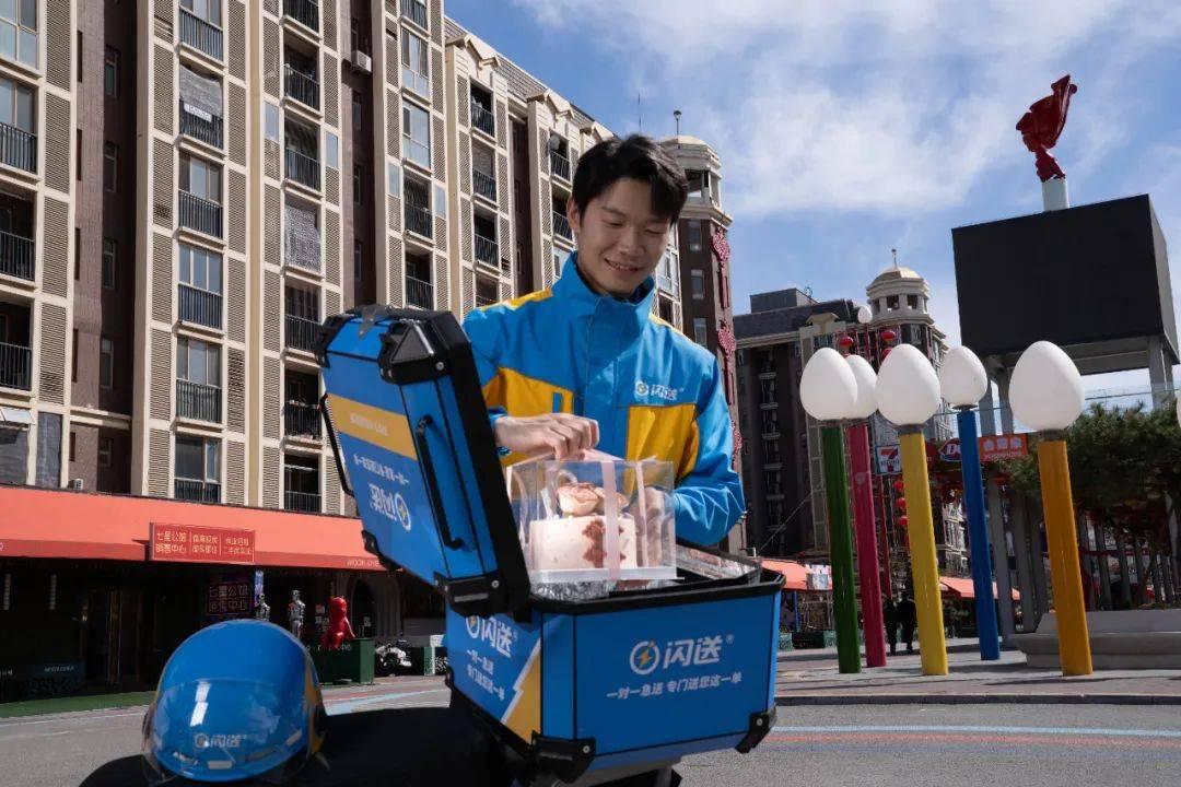 美团、京东、淘宝闪购短兵相接，带火了即时零售，它们都拥有自家的配送平台，无形中挤