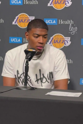 湖人与太阳正就一笔交易进行深入讨论，该交易将把侧翼球员狄龙-布鲁克斯送至洛杉矶，