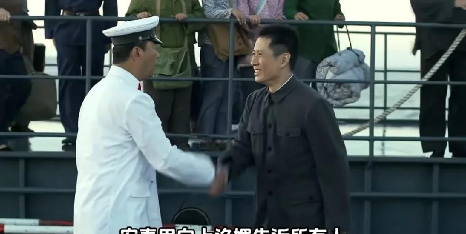 看《父母爱情》里的安泰，真是把“长兄如父”演活了——人家哪是简单的向上凑，分明是