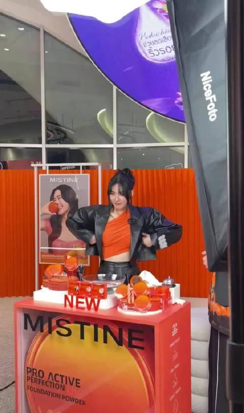 🤏太可爱了😭@LinglingKwong_TH邝玲玲神颜｜邝玲玲壁纸