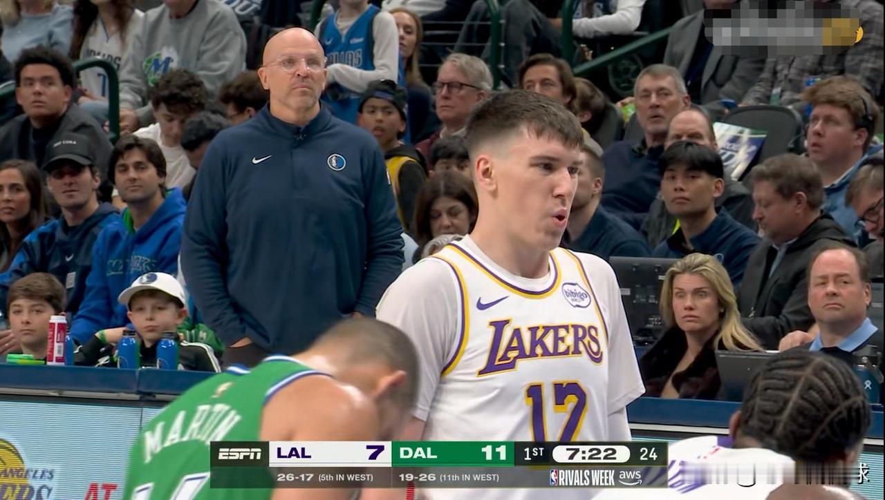 湖人大将拉拉维亚的表现真是太亮眼了！在今天湖人客场以116：110战胜独行侠的比