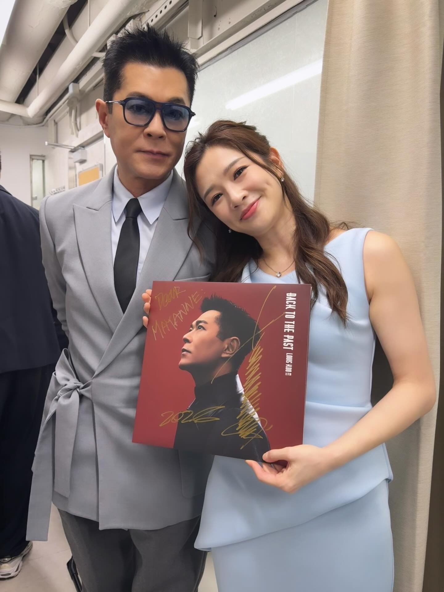 麦美恩晒与古天乐合照买到了黑胶唱片