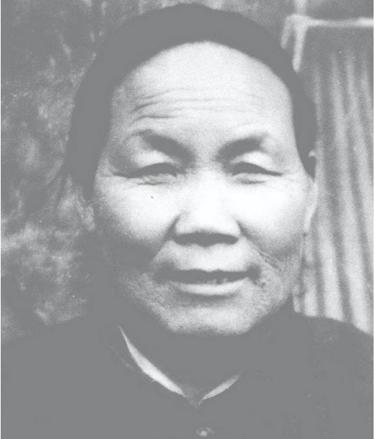 1940年，山东一大娘给八路军煮了浓稠的小米粥，饥饿的战士们狼吞虎咽，班长发觉不