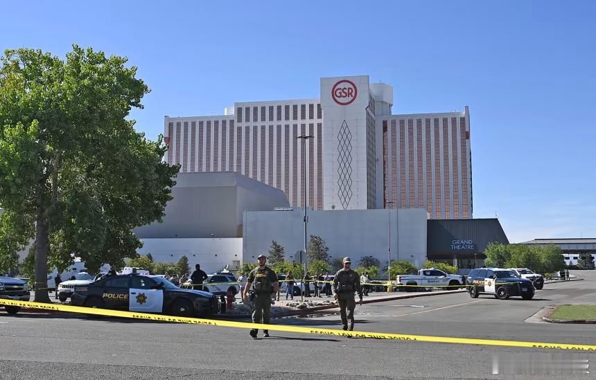 （CNN）警方称，周一凌晨，内华达州里诺市一家度假村和赌场外，一名枪手开枪射击，