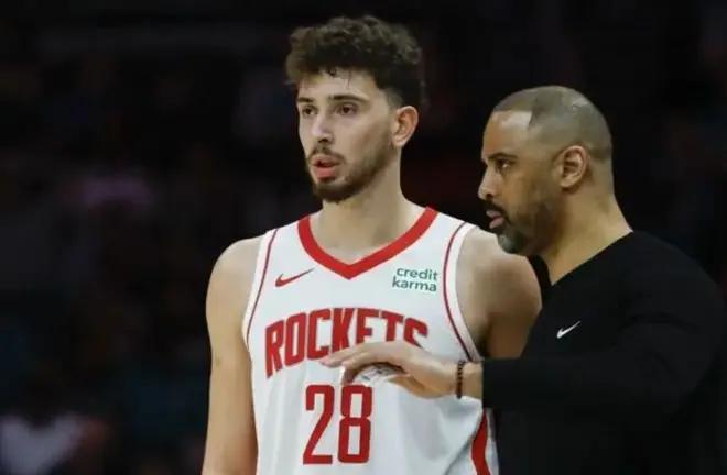 有些球迷希望有华子这样的核心，其实窝火的培养模式打法完全不同，甚至于华子真来了窝