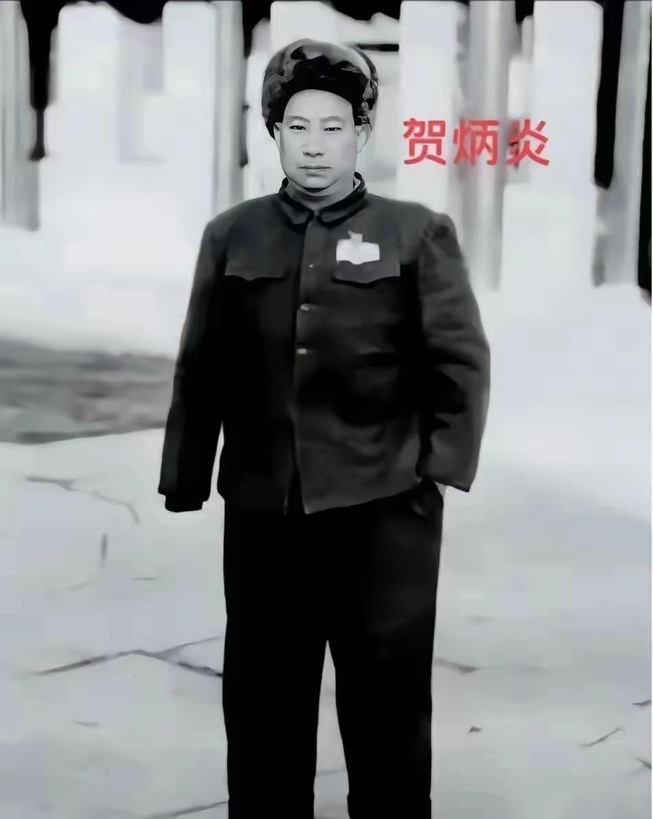 1937年雁门关伏击战中，贺炳炎目睹了一名八路军士兵被一个不满五尺的日本兵一刺刀