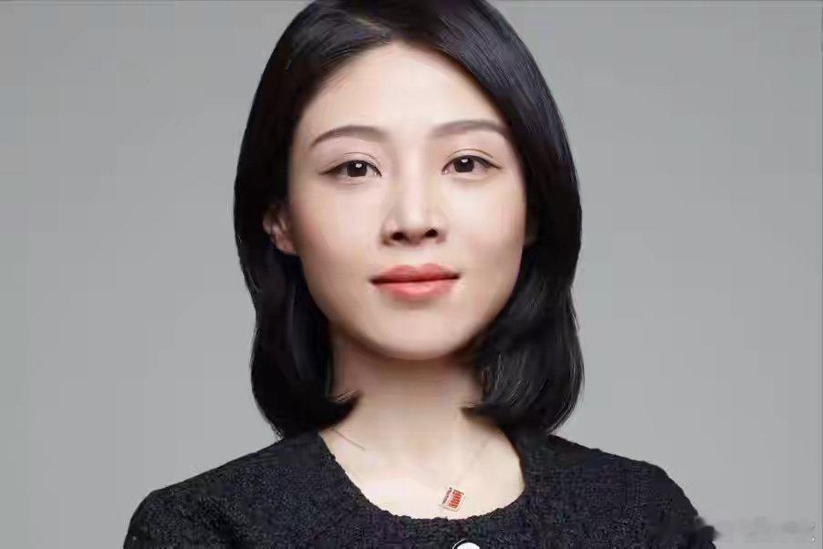 从打工人到剑指中国烟草，三年狂揽3000亿！传奇就是她的履历。她创业近三年时间狂