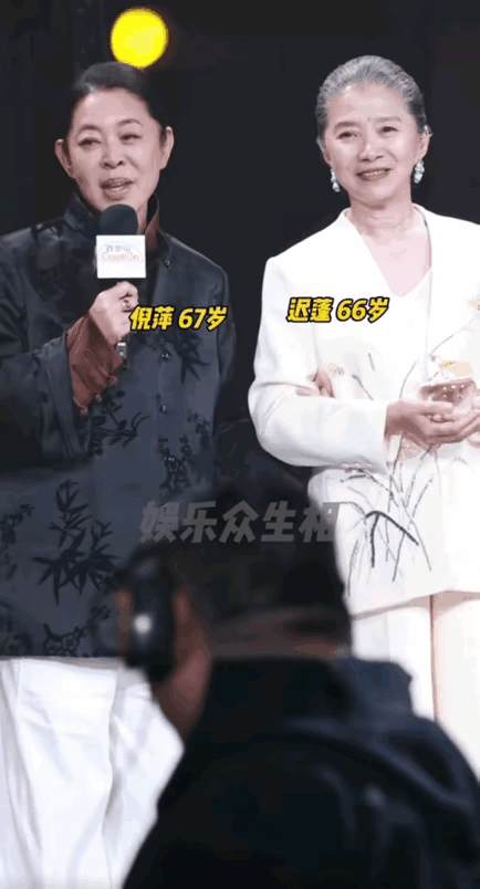 倪萍说话的时候吐舌头，出现这种情况，无非是两种原因，一种是大脑反应慢了，说话的时