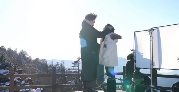 《鬼怪》阿加西这么唯美的画面，竟然是踩在桌子上拍的