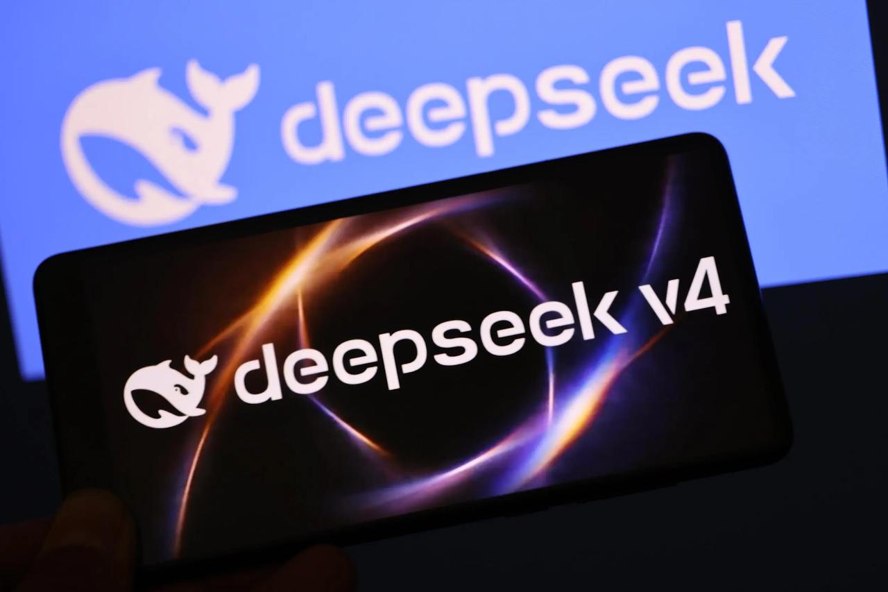 DeepSeekV4终于发布了，但这次的反馈剧本有些割裂。一边是开发者略显失