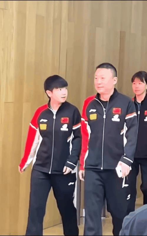 莎莎，你是不是撒啊？马琳指导胳膊摔骨折了，知道了安慰一下挺好的，她却偏要问