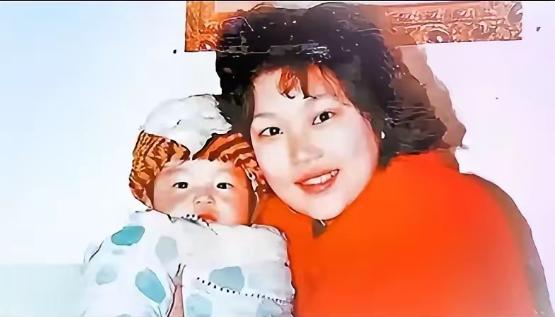1988年，武汉女教师在医院生下一个小男孩。谁知，丈夫突然在她耳边说：“老婆，把