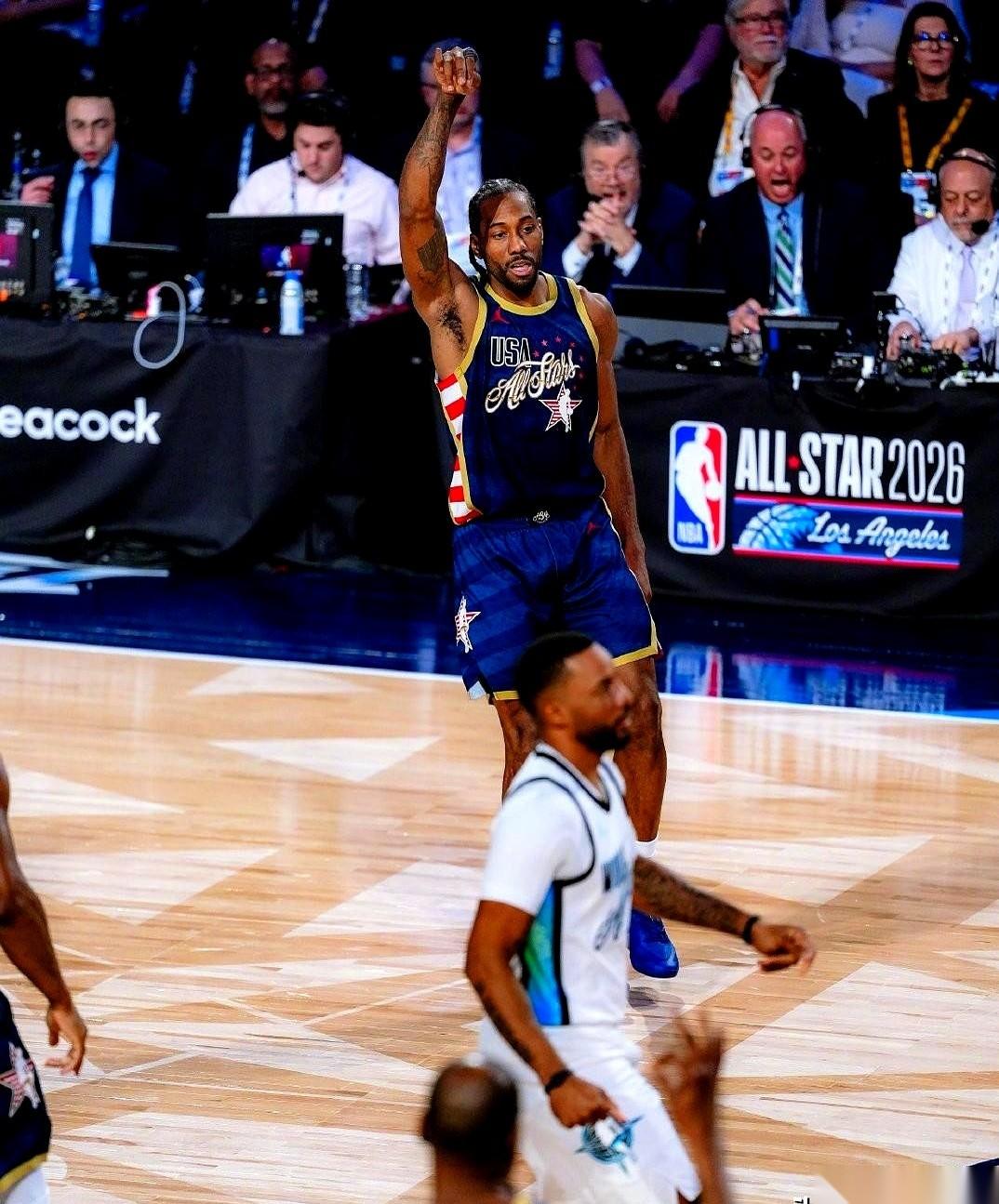 我差点就信了。差点就以为今年的全明星，又是一场你好我好大家好的养生篮球，顶多就