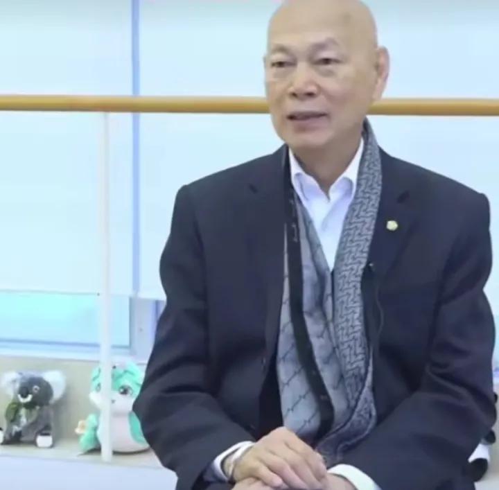 香港演员罗家英，自爆前列腺癌复发，正在注射女性荷尔蒙，缓解癌细胞扩散太厉害。他
