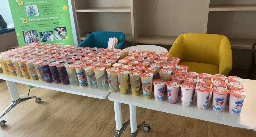 公司的下午茶...可是我平时只喝星巴克...​​​