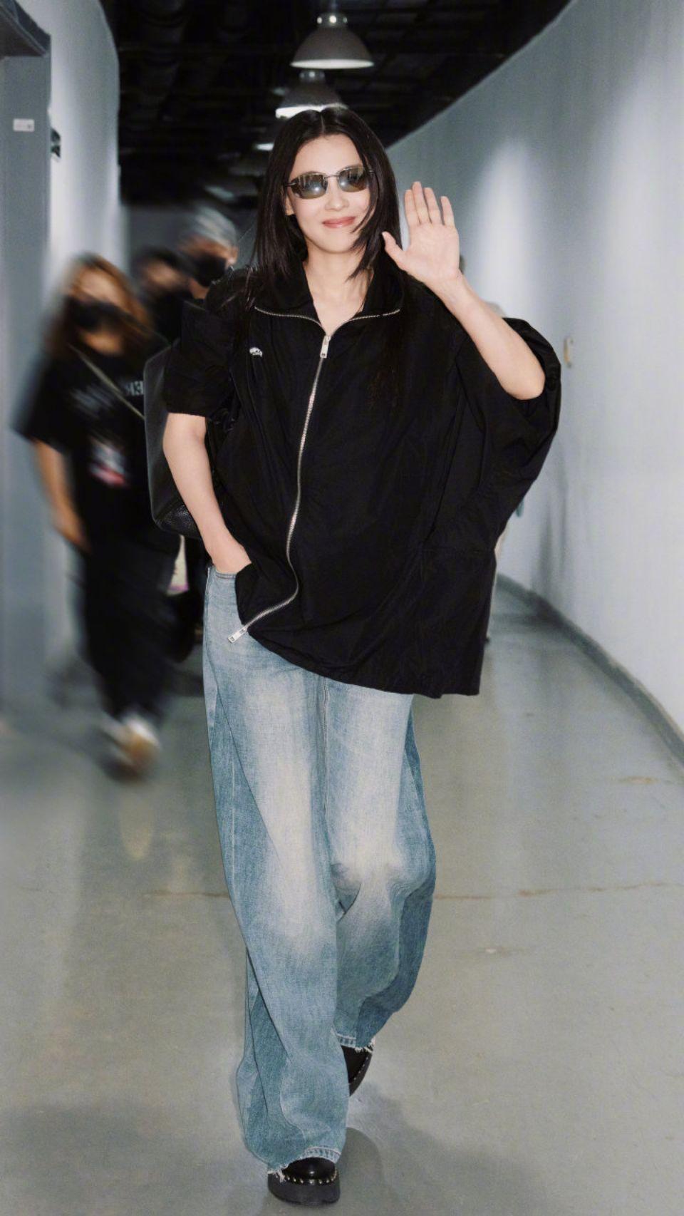 张柏芝松弛感穿搭私服种草明星日常穿搭港风气质