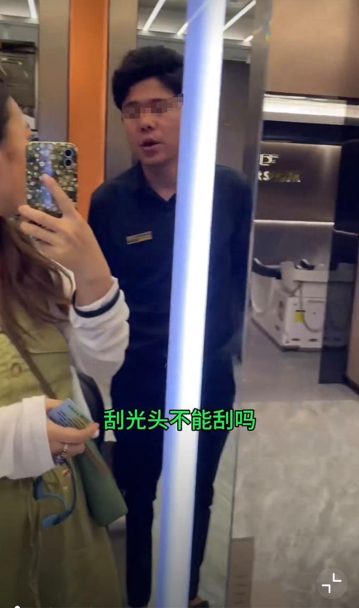我预判了你的预判。上海一女子去共和新路的一理发店要求给自己理光头，被店方拒绝。