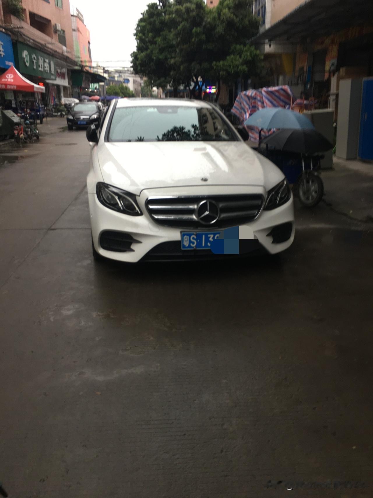 大多数人买了车，其实没啥用。平时要上班，用的少。去办点事情，开车出去又为停车位愁