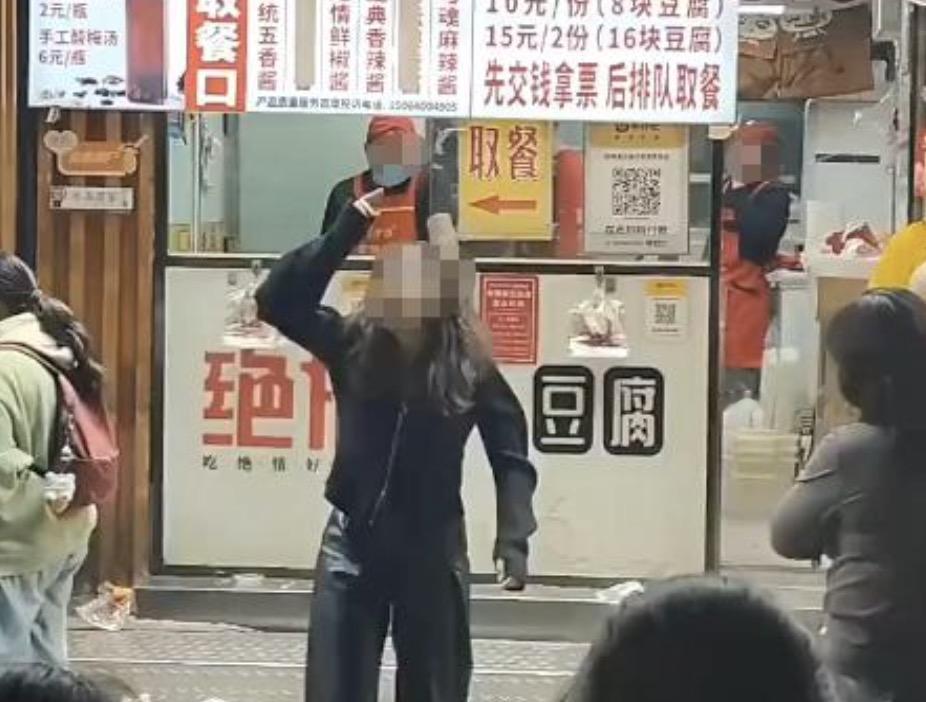 一名平时任劳任怨甚至是连生病都坚持上班的员工，想要趁着不忙请2个小时假与即将外出