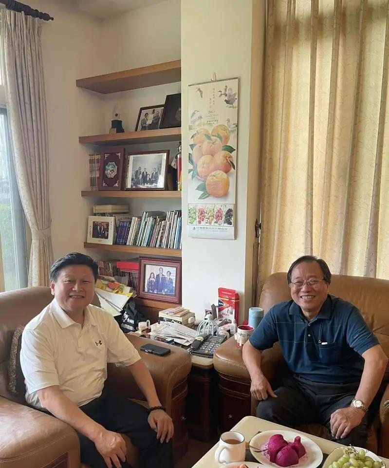 傅崐萁拜会李来希：再给国民党一次机会全台公务人员协会前理事长李来希17日公