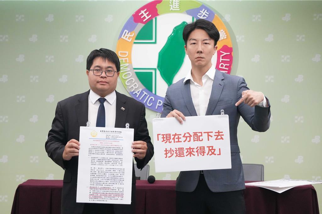 关于罢免立委林俊宪、王定宇所涉伪造文书一案，台南地检署于昨日正式起诉国民党台南市
