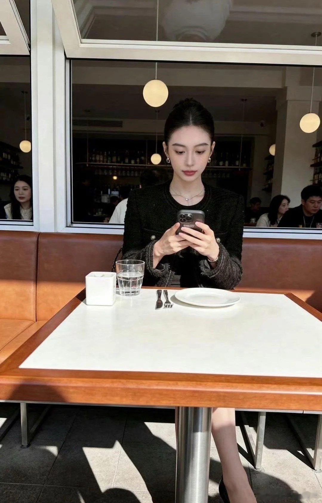 朋友们，相亲到这种高冷的怎么追？