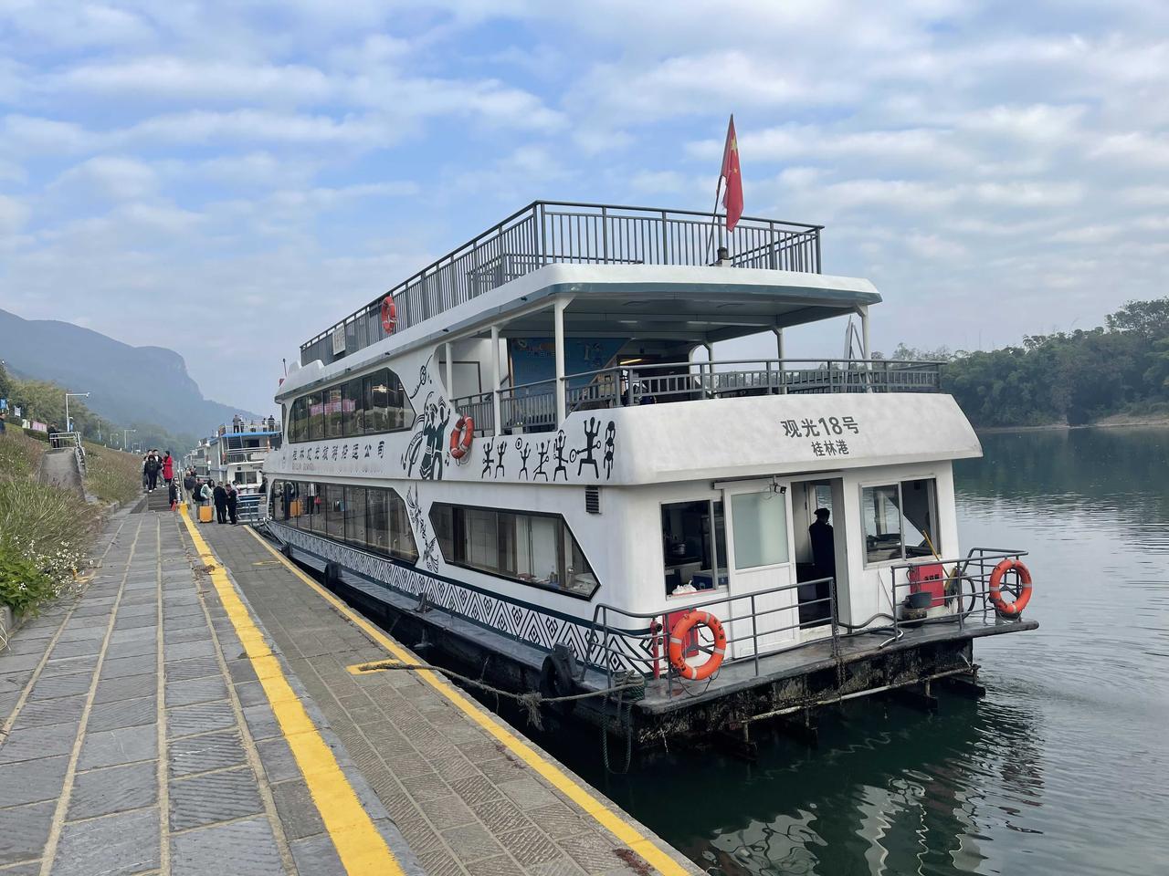 桂林小记（4）：一早坐旅行社大巴，前往桂林磨盘山码头，乘“漓江三星船”到阳朔，9