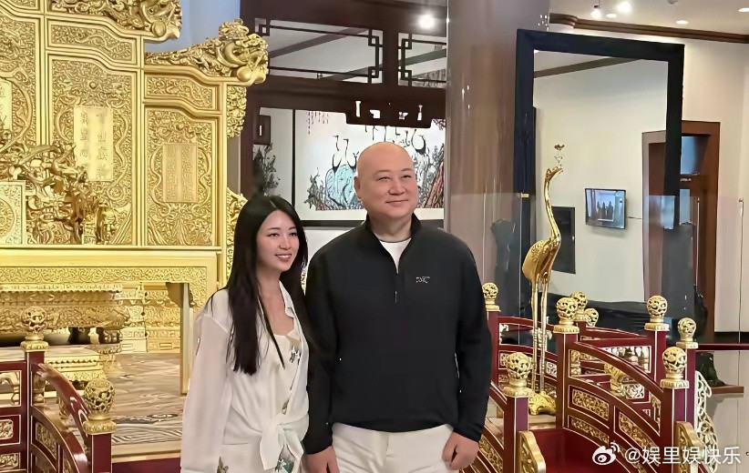 网传迟重瑞丧妻一月另寻新伴，真实内情颠覆所有人猜想陈丽华离世刚满一月，迟重瑞外出