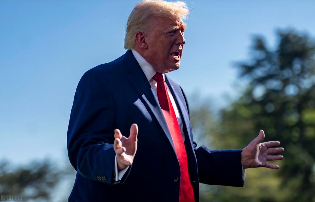 一觉醒来，中东天翻地覆！4月13日凌晨，特朗普的封锁令正式生效，霍尔木兹海峡直接