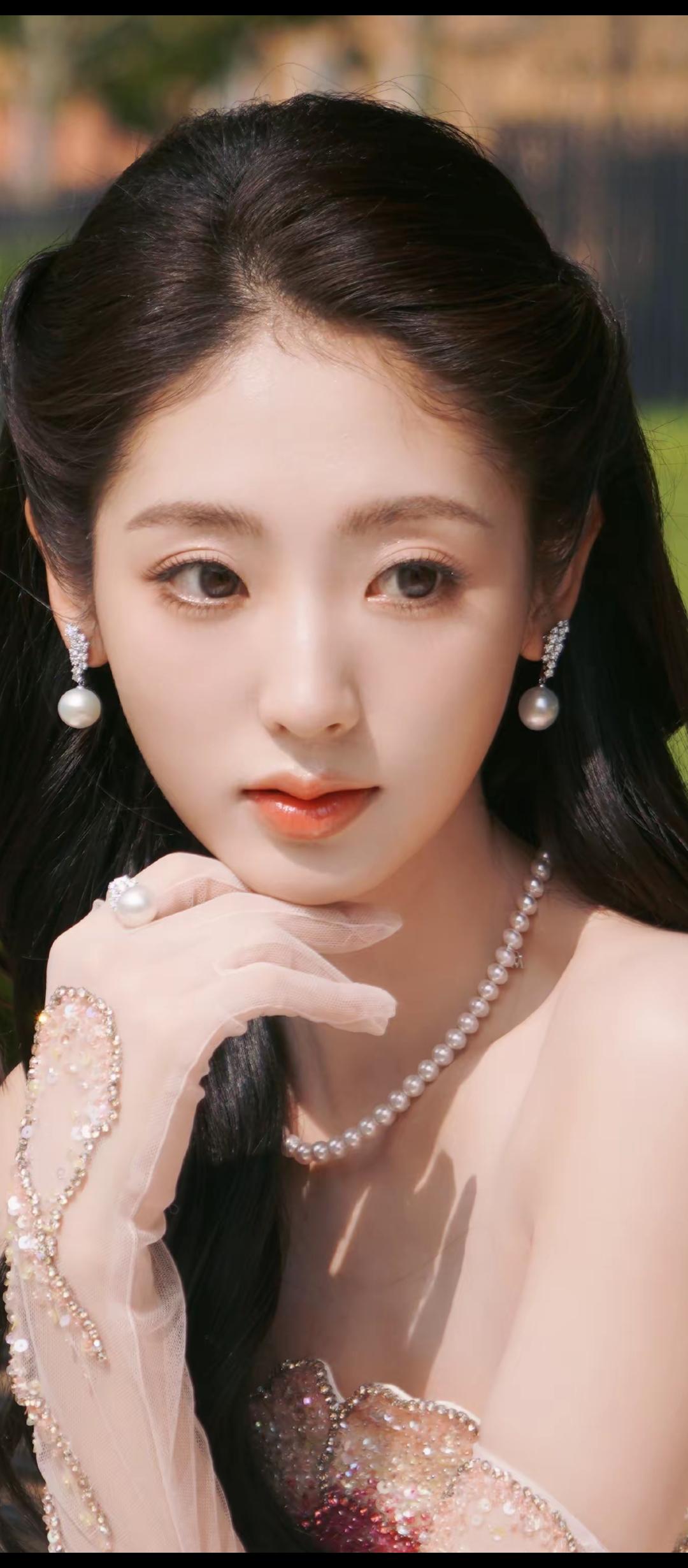 优雅珍珠耳环，闪耀的公主裙，梦幻的少女心