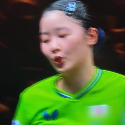 张本美和又被打噘嘴了。半个月，王曼昱收拾她三次，一次比一次狠，这次直接4比1送走。昨天半决赛，美和第