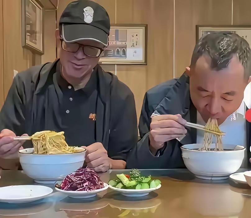 其实俞敏洪老师只适合和他低至少两个段位的人共处，这人有极强的掌控欲，估计可能和他