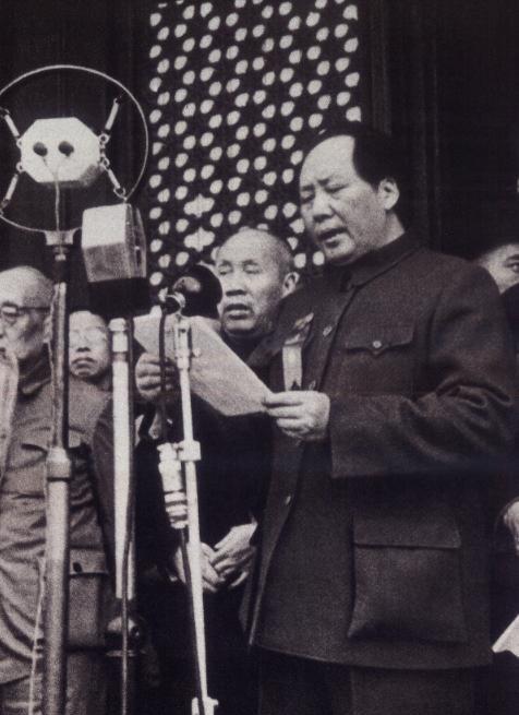 开国大典现场播音员丁一岚辟谣：开国大典毛主席压根没说过这句话“1997年6月，