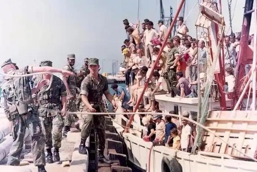 1980年，古巴的领导人卡斯特罗为了报复美国，竟然将12.5万名罪犯以及精神